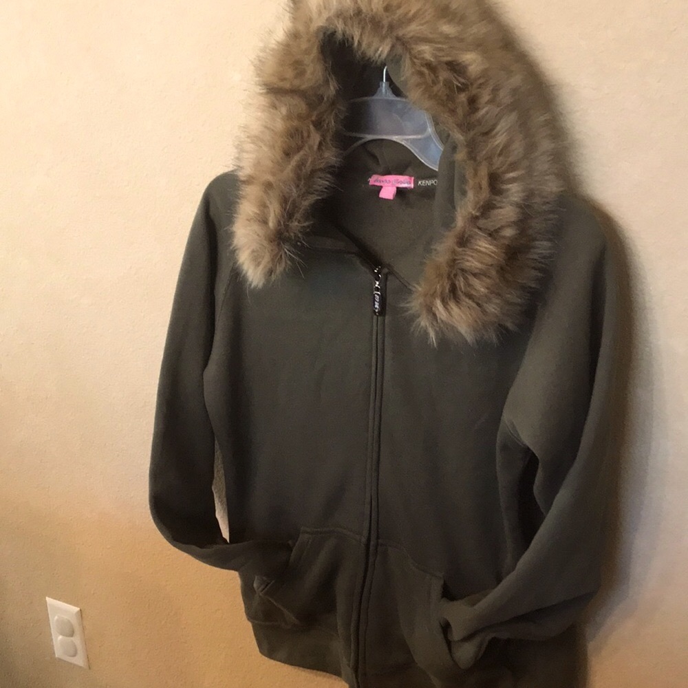 KENPO GIRLS Hunter green zip up w/ furry hoodie, worn once!
